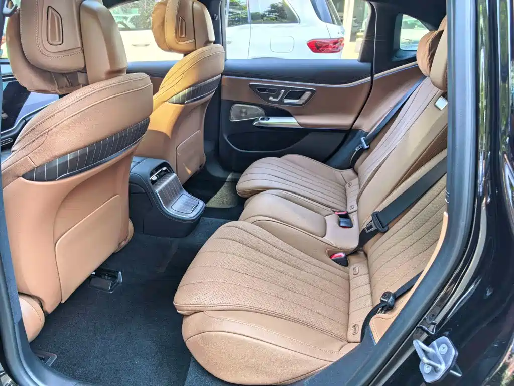 Mercedes-Benz E-Class — миниатюра 5