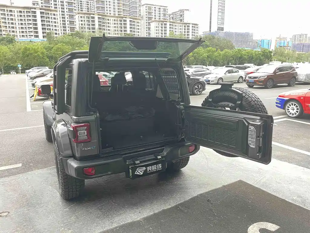 Jeep Wrangler PHEV — миниатюра 17