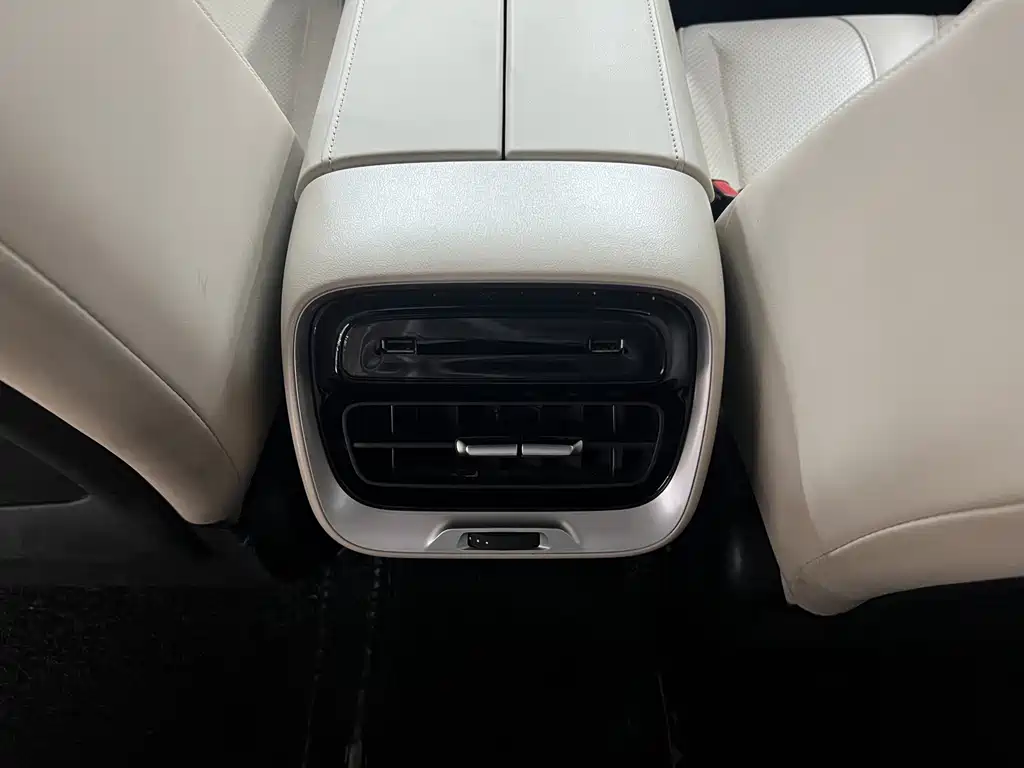 XPeng P7 — миниатюра 14
