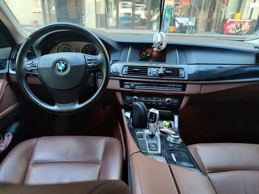 BMW 5 Series — миниатюра 13