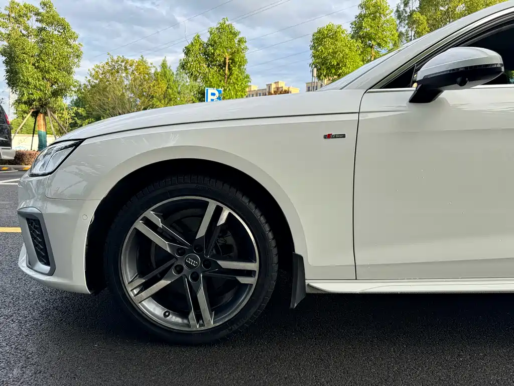 AUDI  A4L