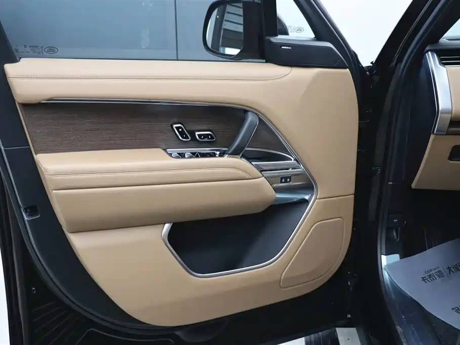 Land Rover Range Rover 2024 3.0 L6 400PS Long Wheelbase мест