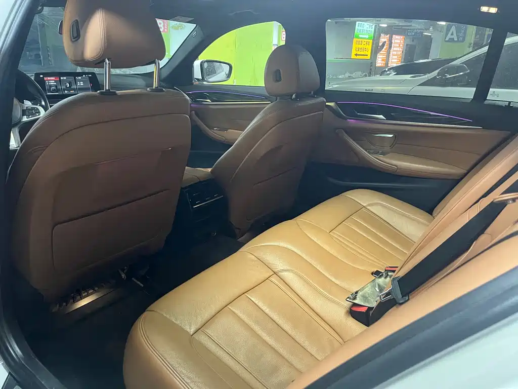 BMW 5 Series — миниатюра 5
