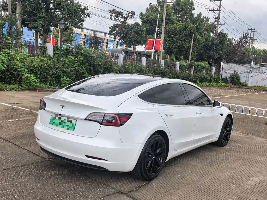 Tesla Model 3 — миниатюра 4