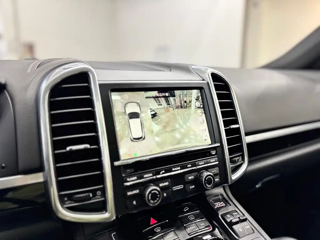 Porsche Cayenne Hybrid — миниатюра 17