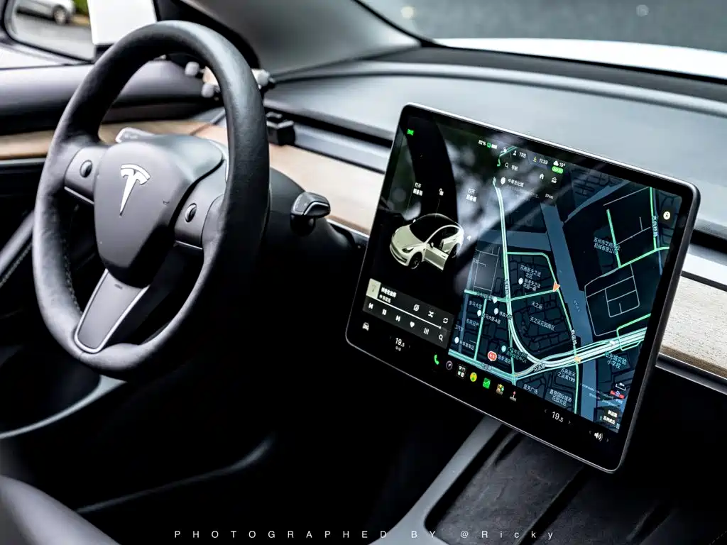 Tesla Model 3 — миниатюра 6