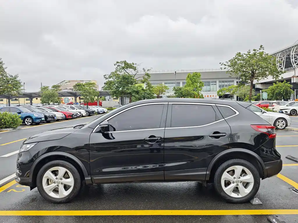 Nissan Qashqai — миниатюра 4