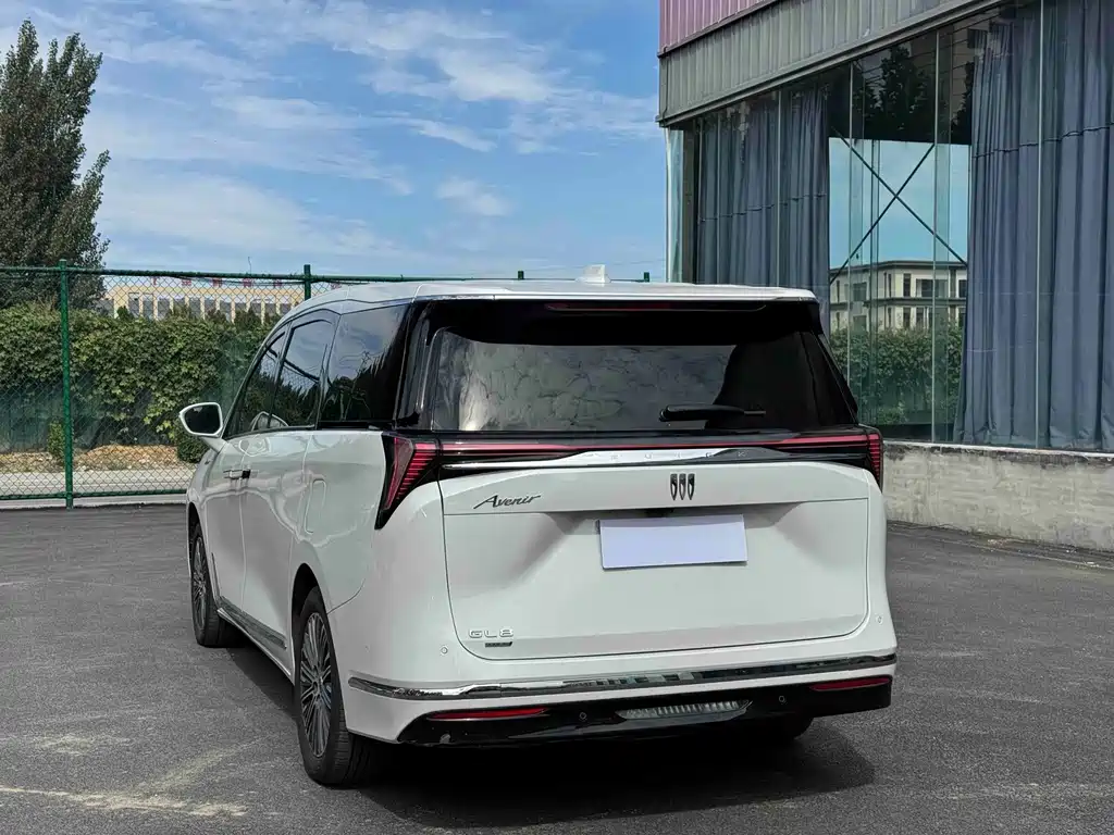 Buick GL8 Hybrid — миниатюра 6