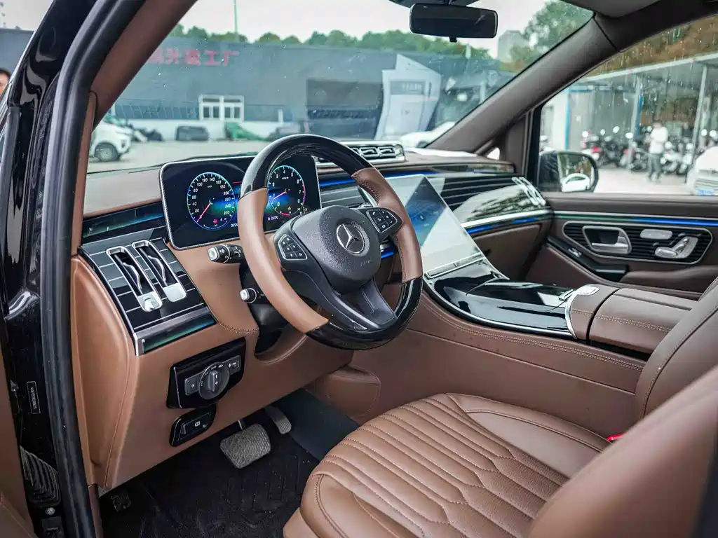 Mercedes-Benz Vito 2023 2.0T Elite 7 мест