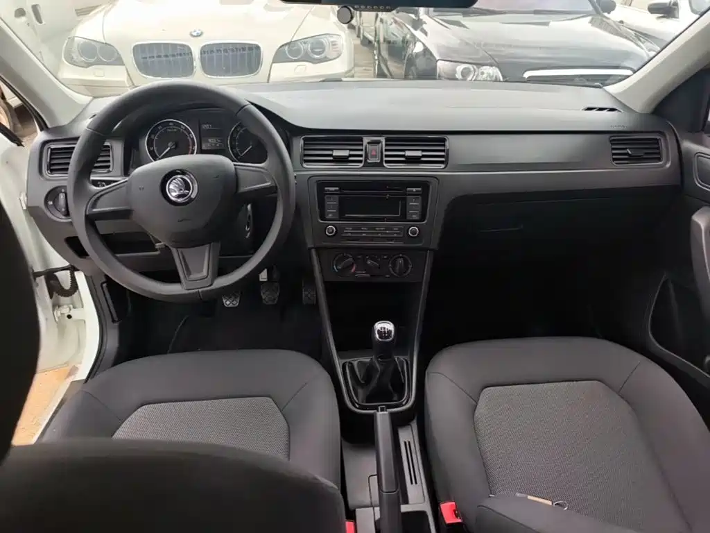 Skoda Rapid Spaceback — миниатюра 10