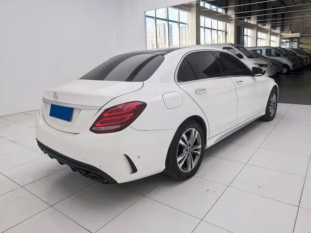 Mercedes-Benz C-Class — миниатюра 7