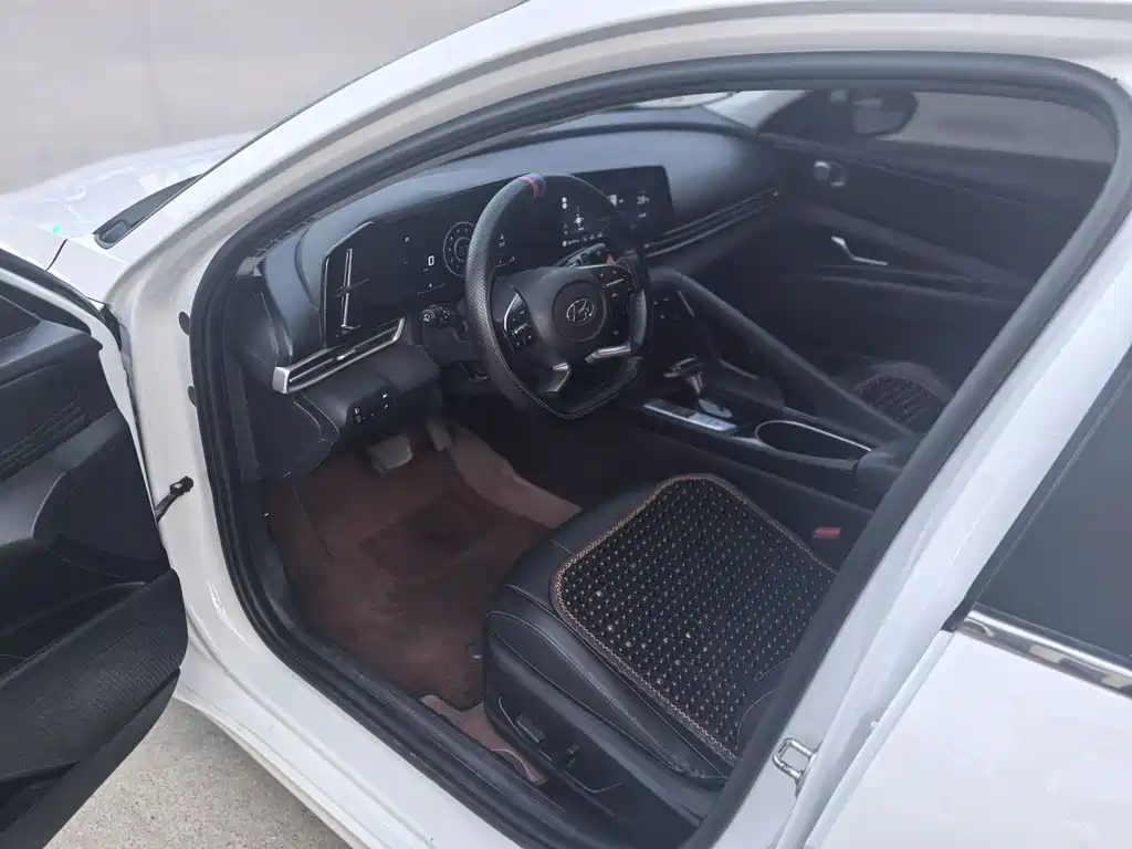 Hyundai Elantra — миниатюра 6