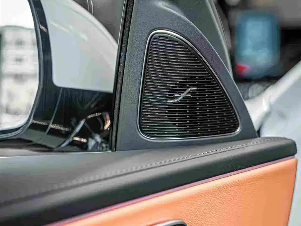 Mercedes-Benz E-Class — миниатюра 7