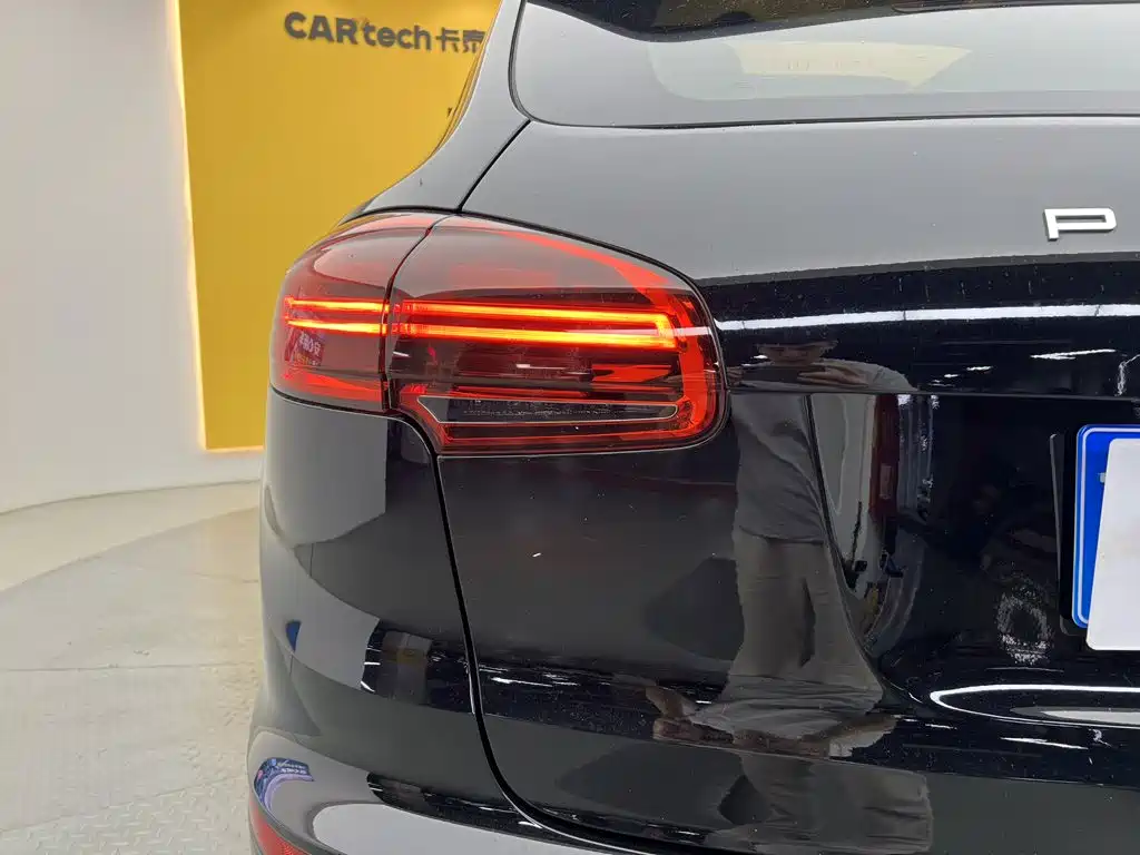 Porsche Cayenne — миниатюра 6