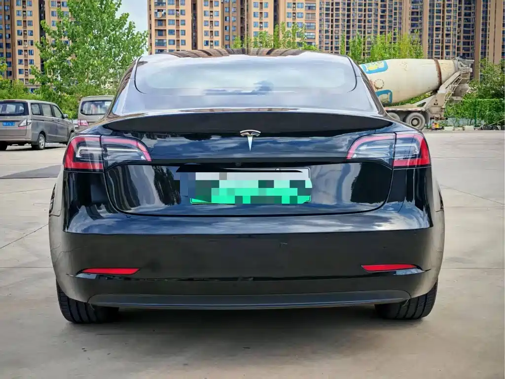 Tesla Model 3 — миниатюра 6