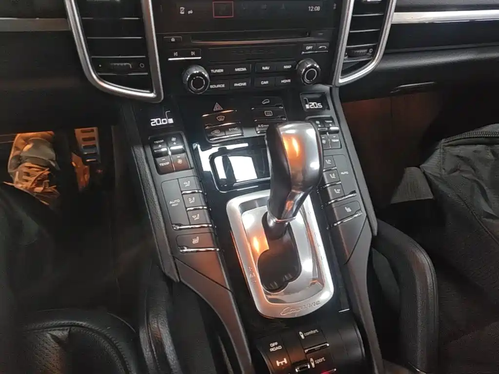 Porsche Cayenne — миниатюра 14