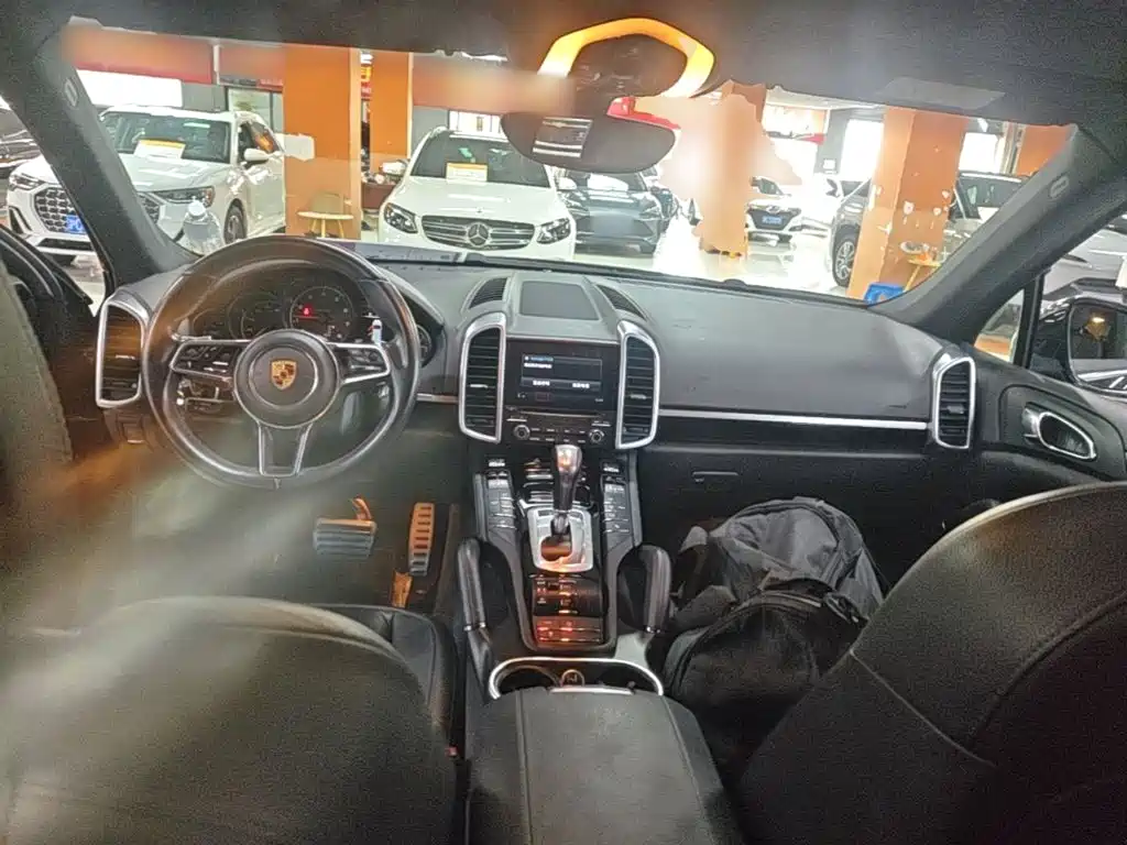 Porsche Cayenne — миниатюра 10