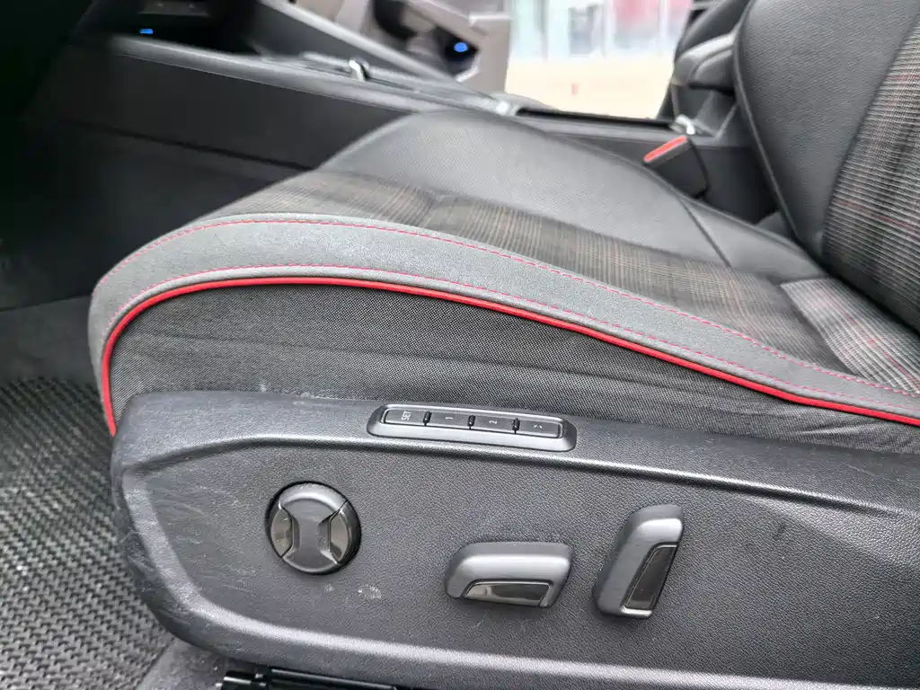 Volkswagen Golf GTI — миниатюра 16