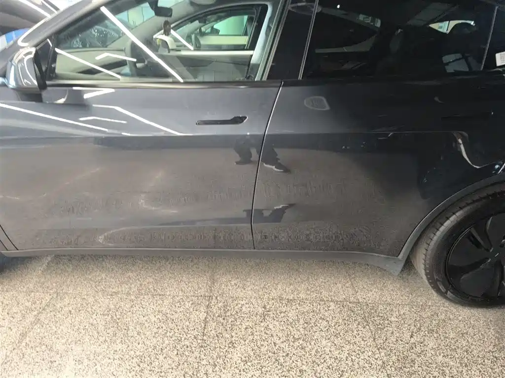 Tesla Model Y - фото 21