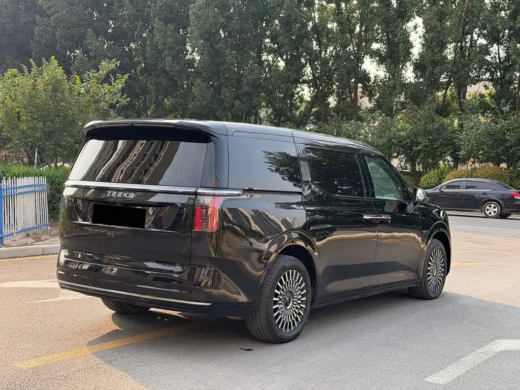 Zeekr 009 2024 мест Executive 108kWh