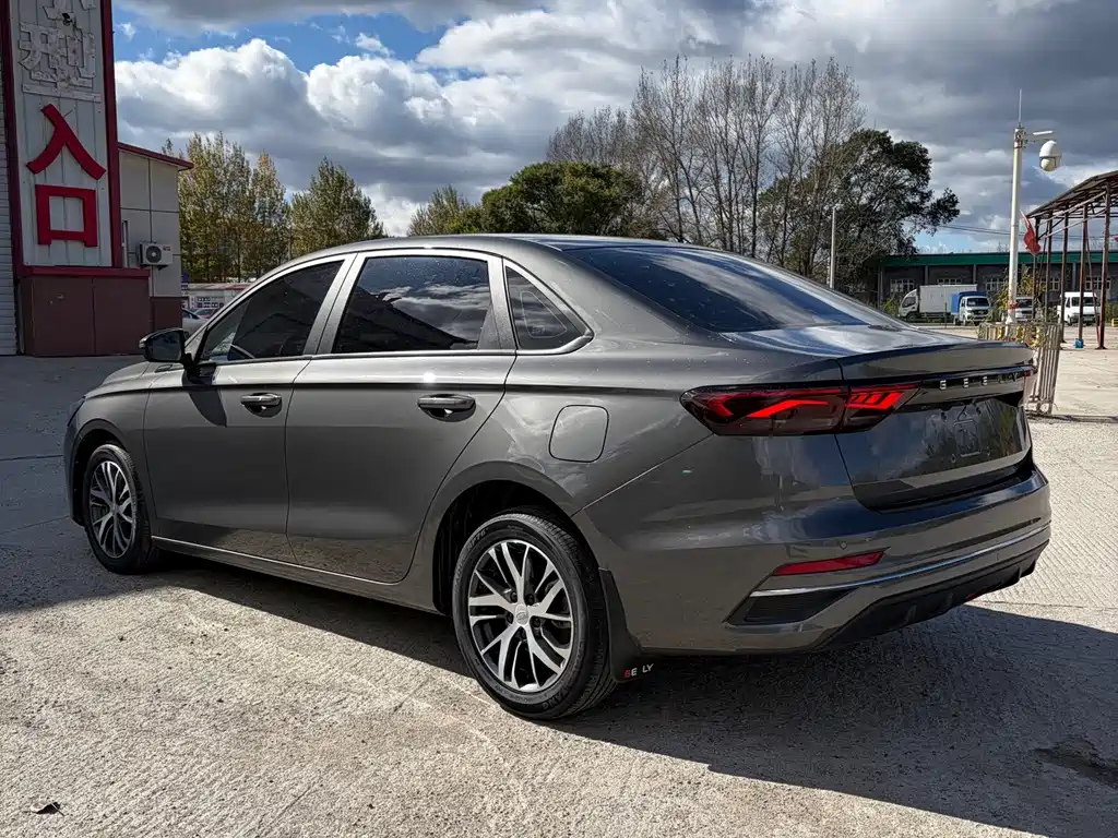 Geely Emgrand — миниатюра 9