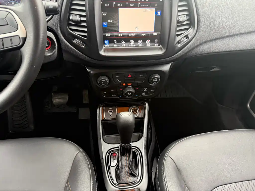 Jeep Compass — миниатюра 11