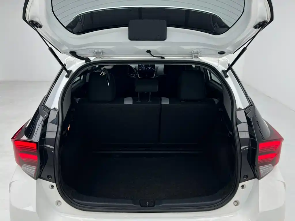 Toyota Yaris L — миниатюра 18