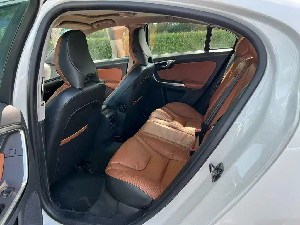 Volvo S60 (Import) — миниатюра 9