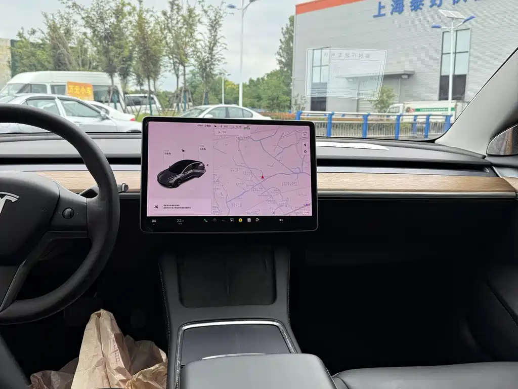 Tesla Model 3 — миниатюра 10