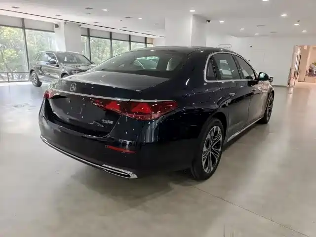 Mercedes-Benz E-Class — миниатюра 4
