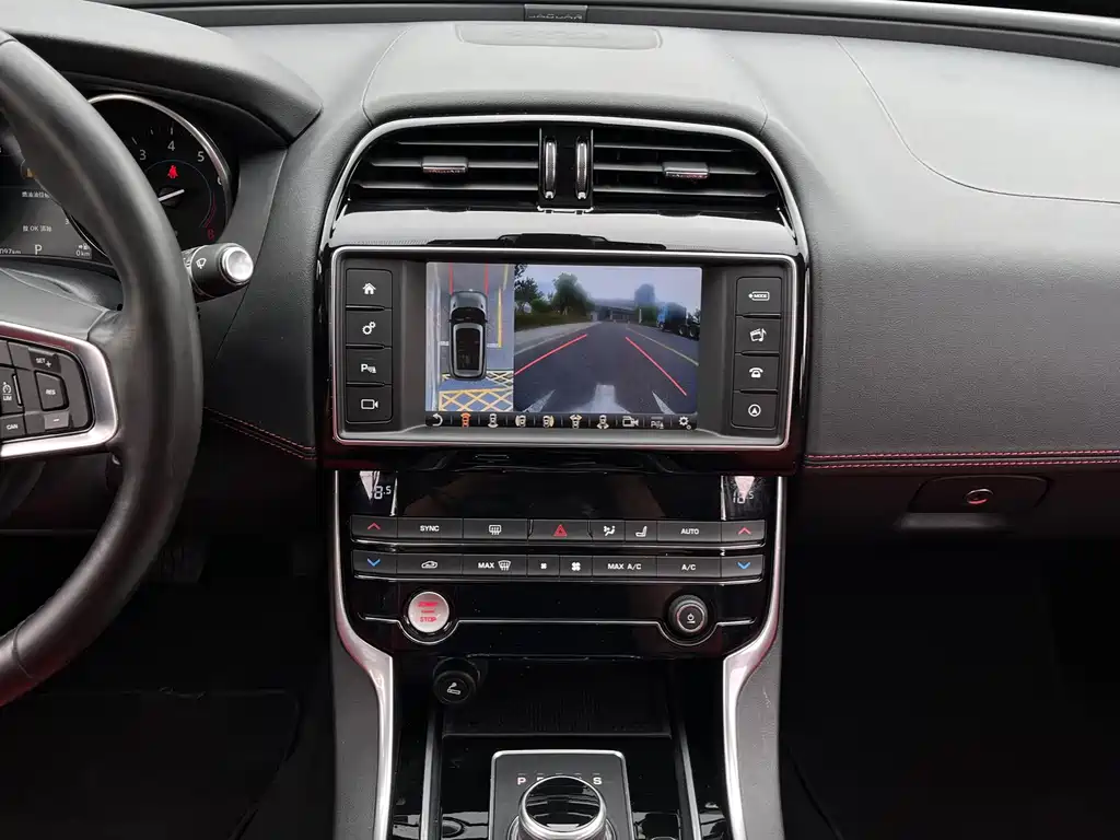 Jaguar XE — миниатюра 14