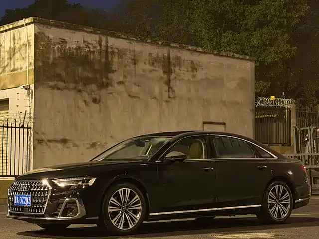 AUDI A8