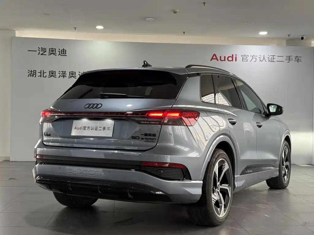 AUDI Q4 E TRON