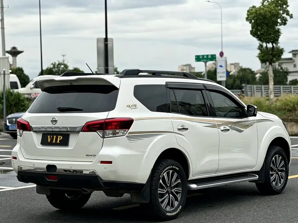 Nissan Terra — миниатюра 5