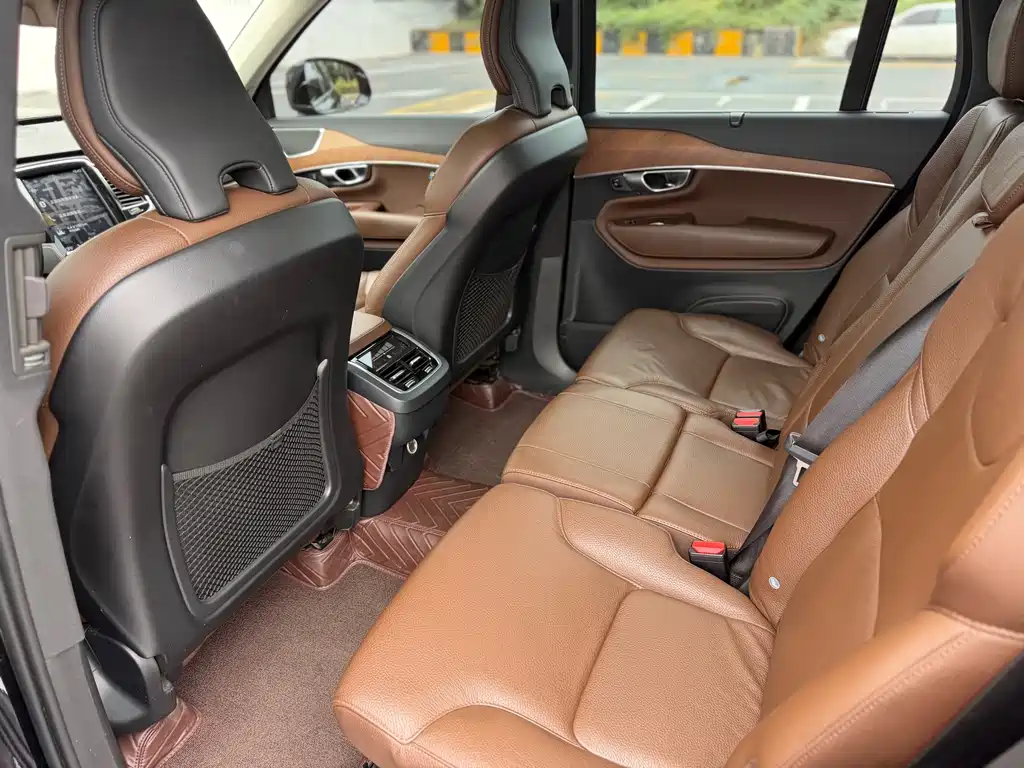 Volvo XC90 — миниатюра 7