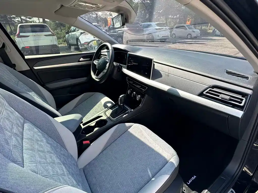 Volkswagen Lavida — миниатюра 6