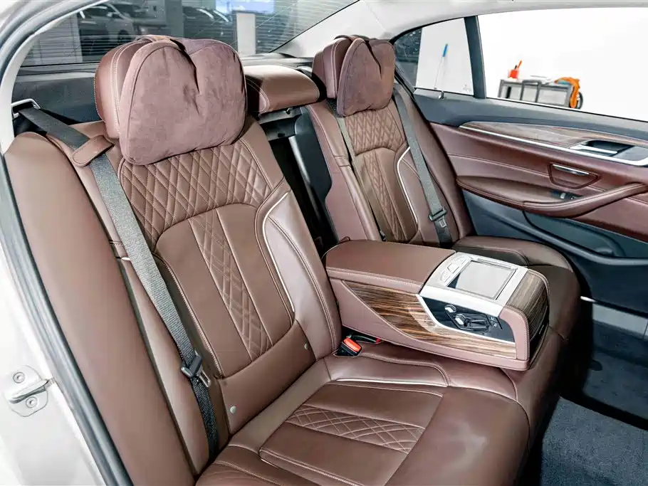 BMW 5 Series New Energy — миниатюра 22