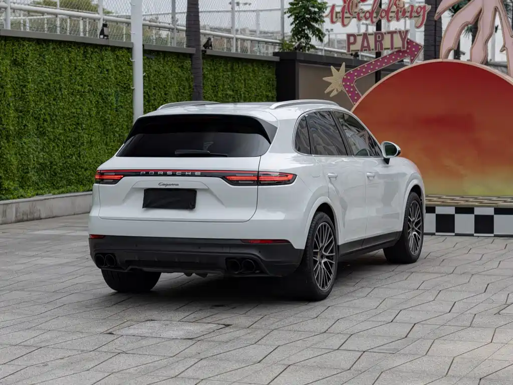 Porsche Cayenne — миниатюра 7