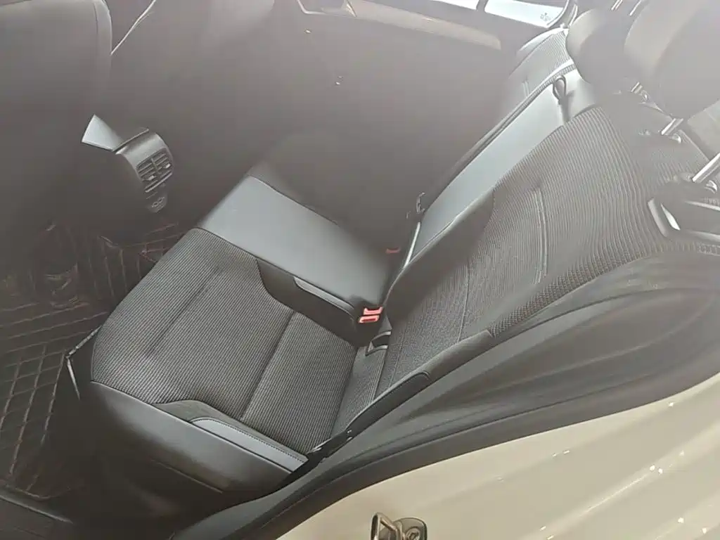 Volkswagen Golf EV — миниатюра 17