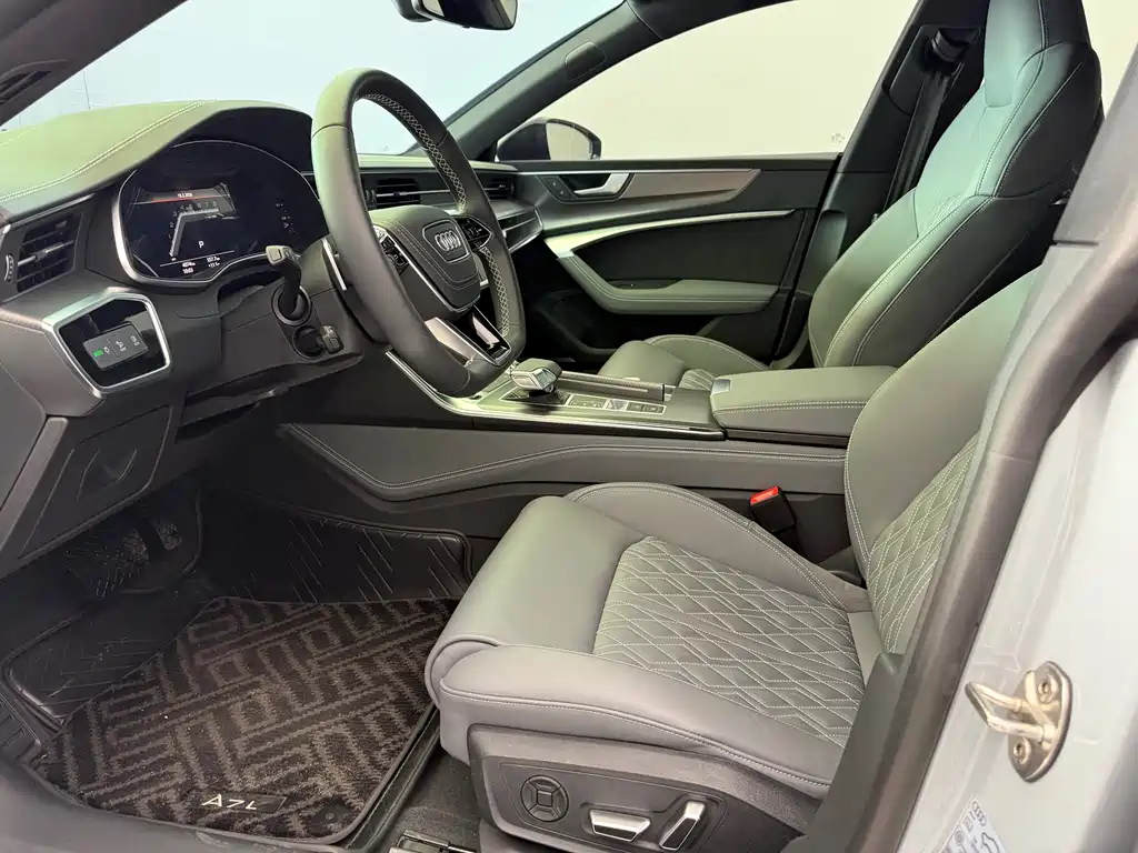 Audi A7L 2024 45 TFSI quattro RS