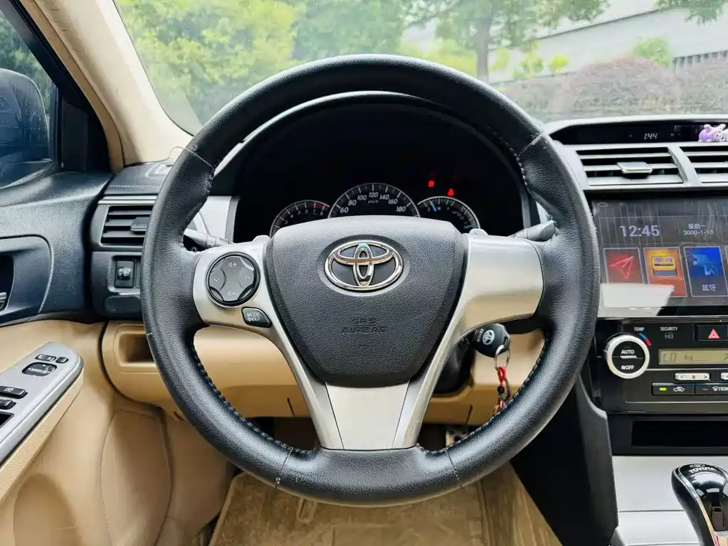 Toyota Camry — миниатюра 9