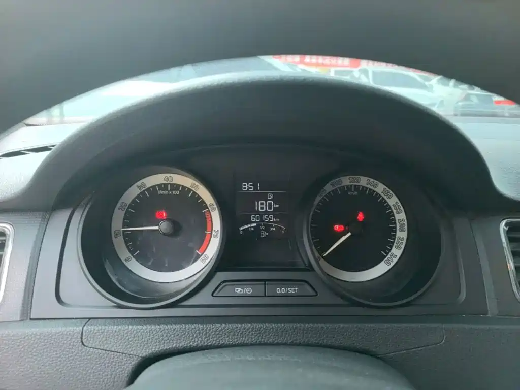 Skoda Rapid Spaceback — миниатюра 12