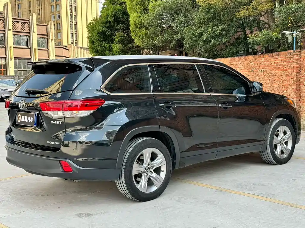 TOYOTA HIGHLANDER