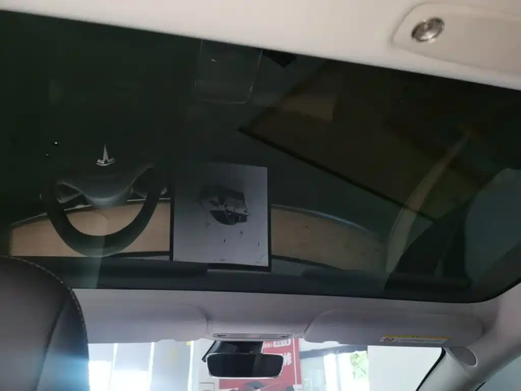 Tesla Model 3 — миниатюра 18