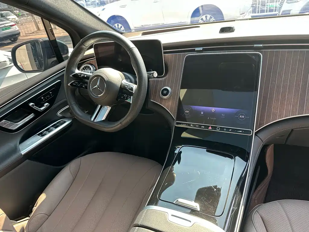 MERCEDES-BENZ EQE SUV