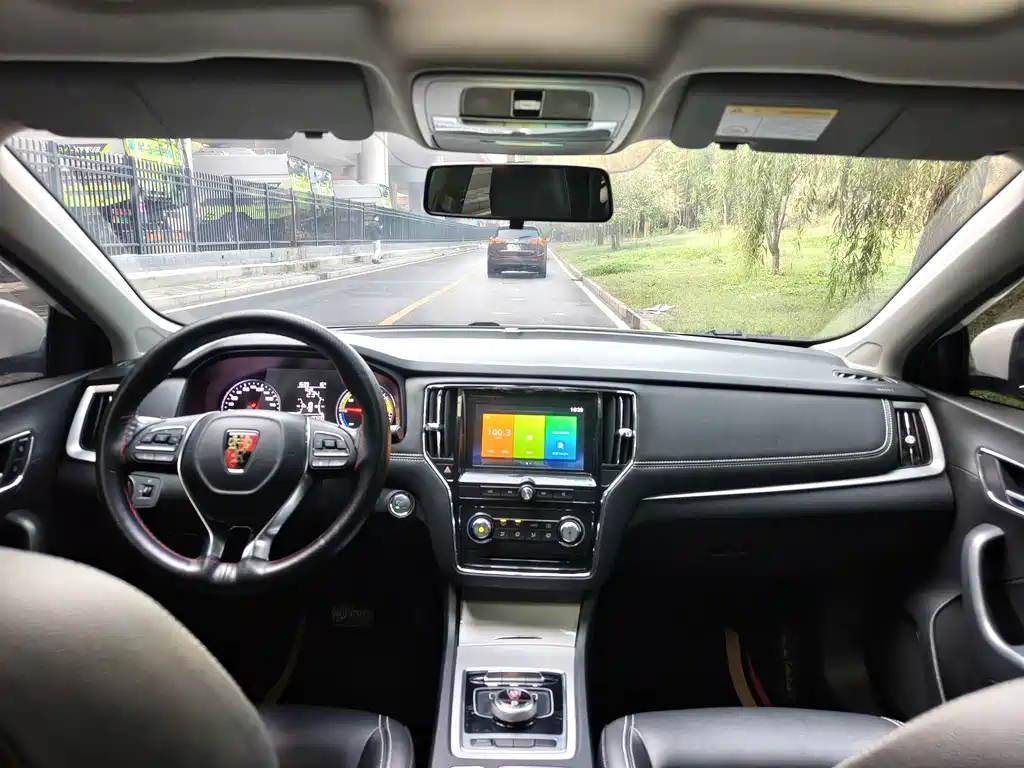 Roewe i6 New Energy — миниатюра 11