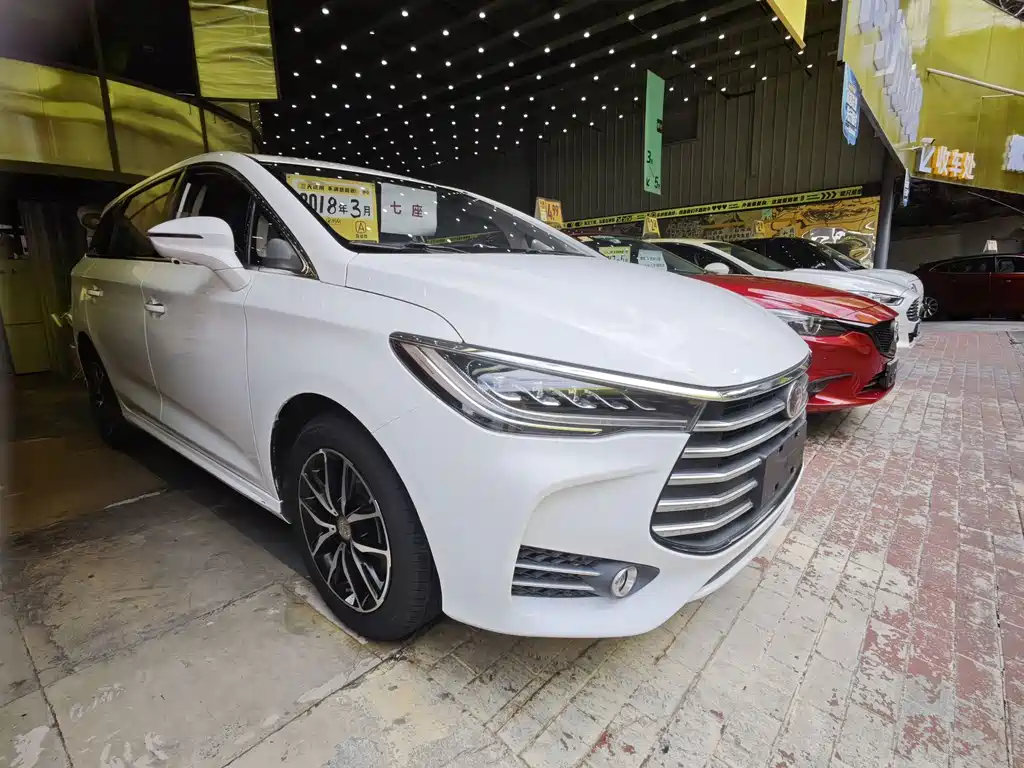 BYD MAX — миниатюра 3