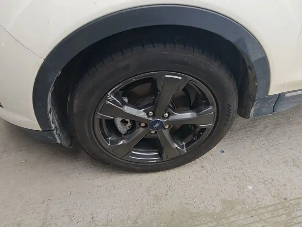 Ford Kuga — миниатюра 23