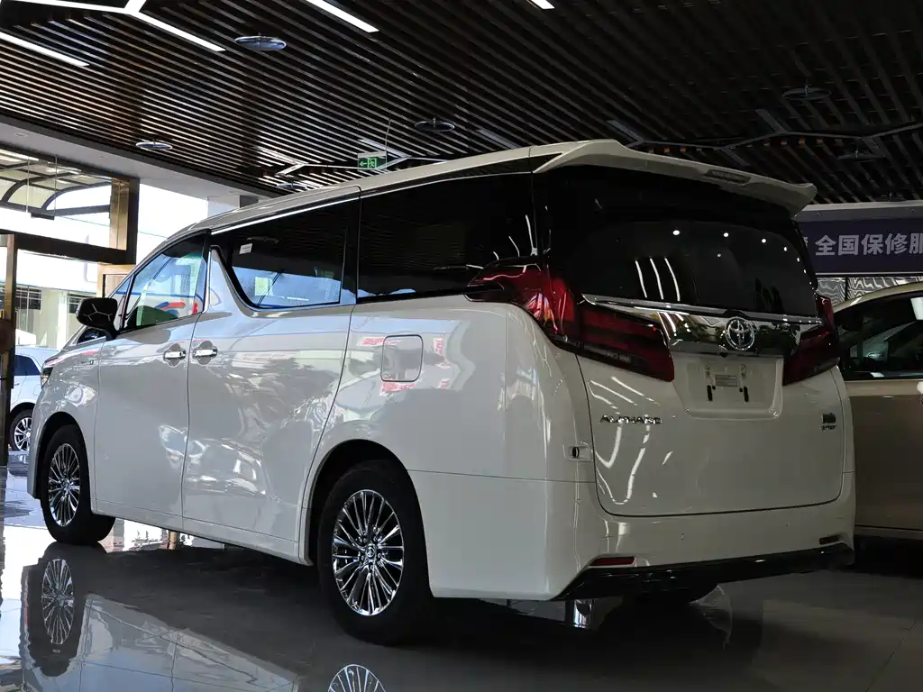 Toyota Alphard — миниатюра 4