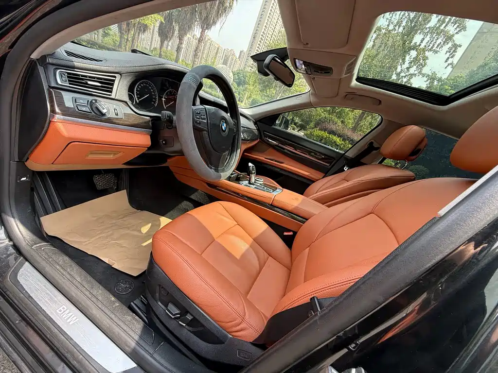 BMW 7 Series — миниатюра 8